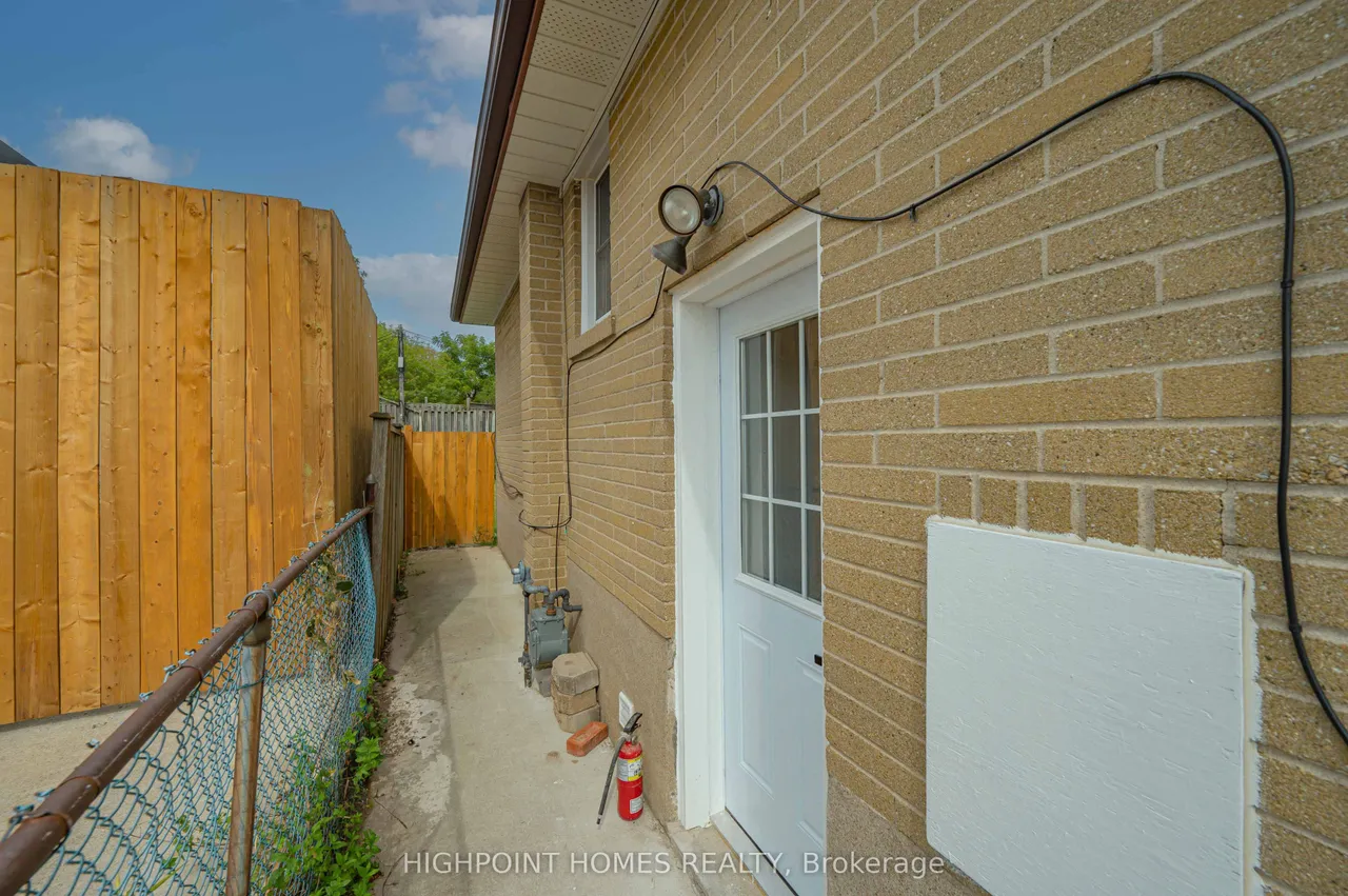 26 Slan Avenue — photo 37