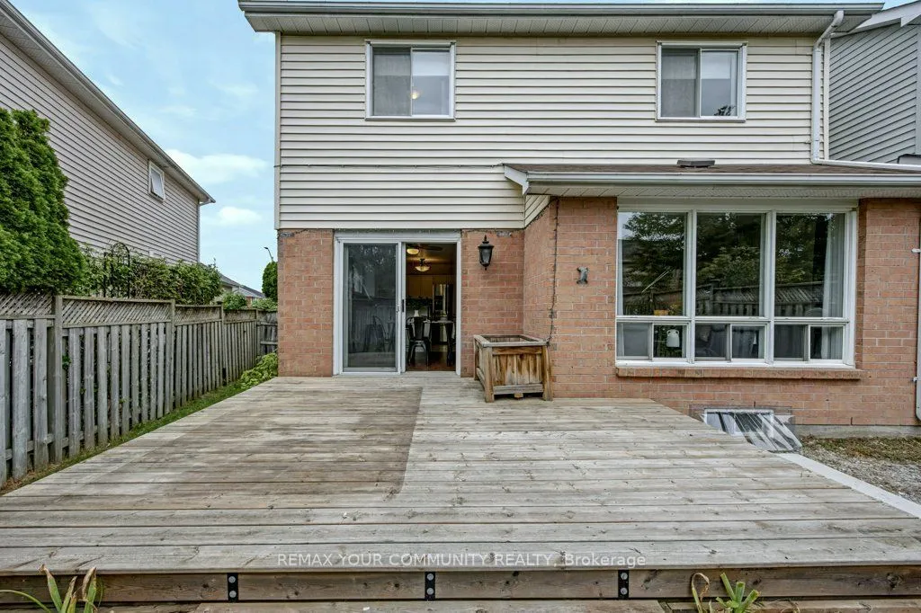 37 Brownstone Crescent — photo 41