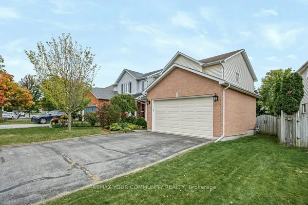 37 Brownstone Crescent — photo 2