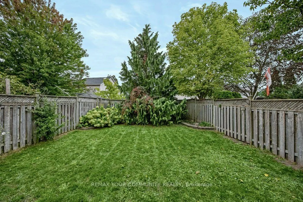 37 Brownstone Crescent — photo 42