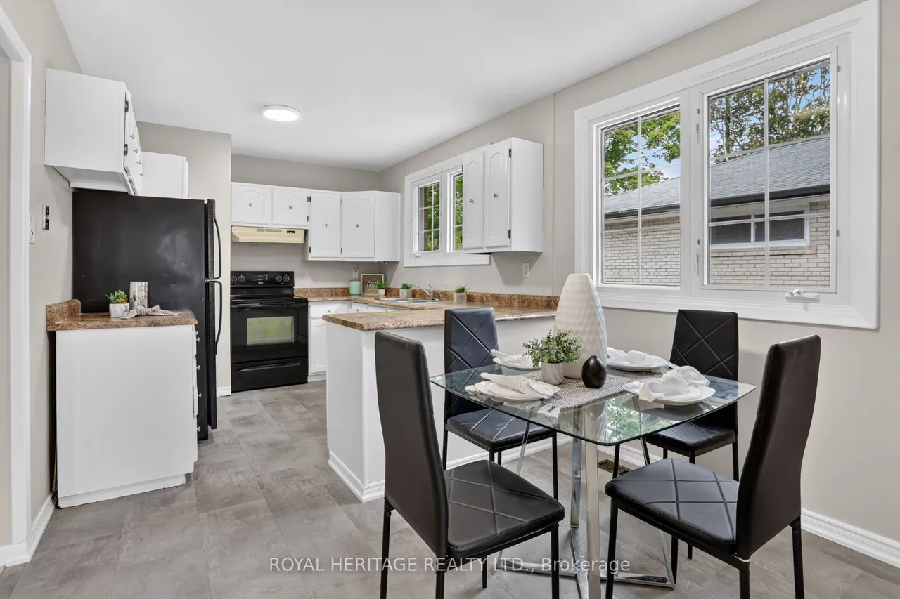 914 Donovan Crescent — photo 2