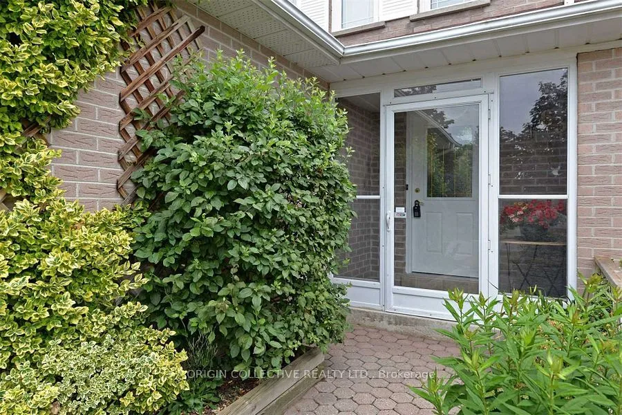 63 Humphrey Drive — photo 2