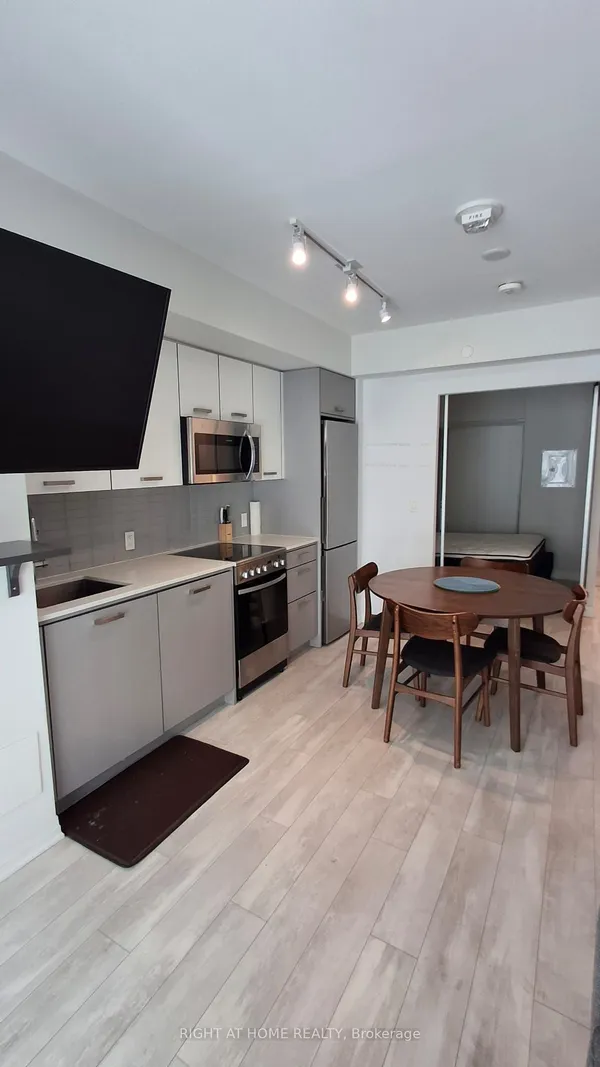 1630 Queen Street E, Unit 211 — photo 2