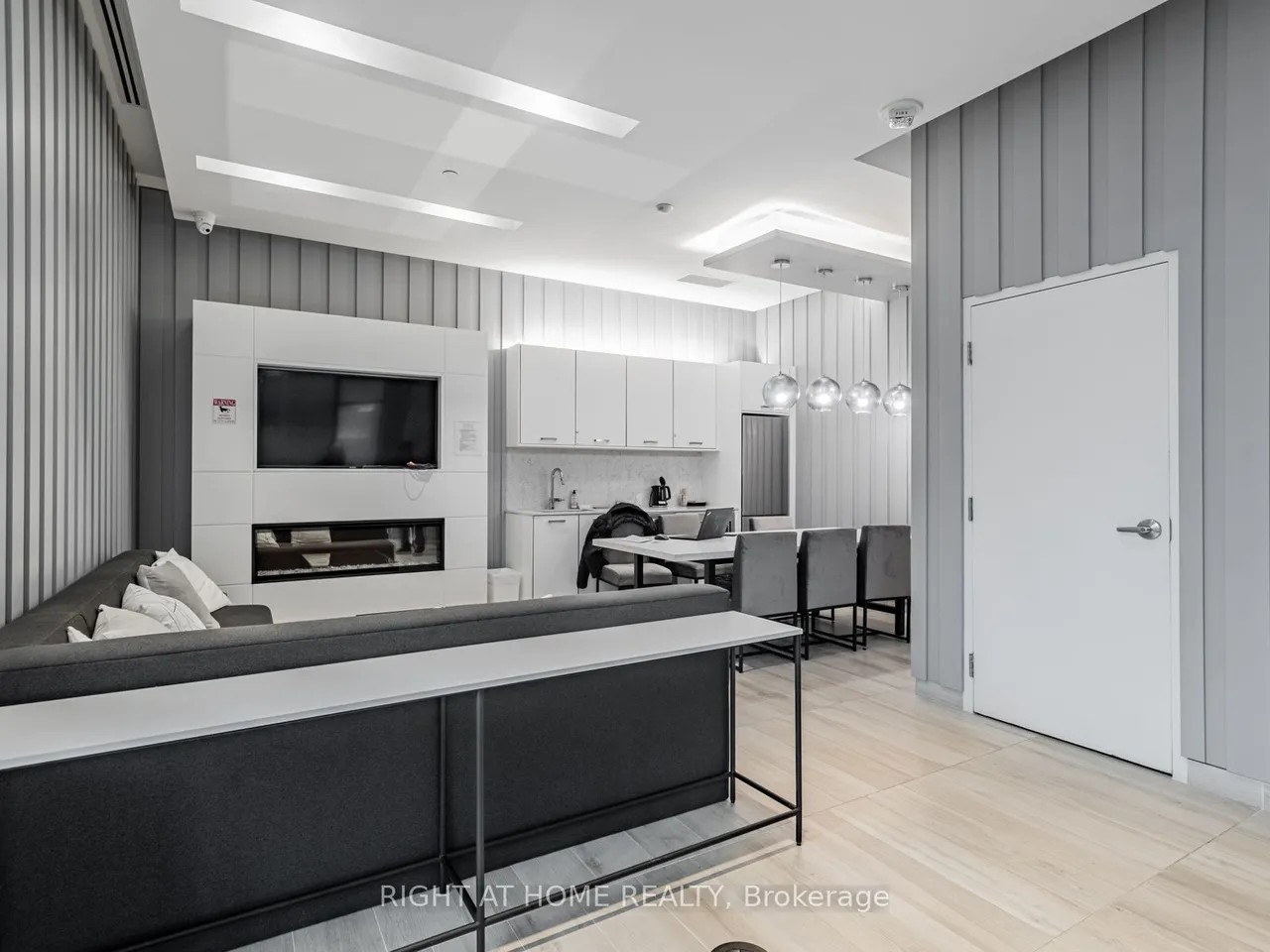 1630 Queen Street E, Unit 211 — photo 15