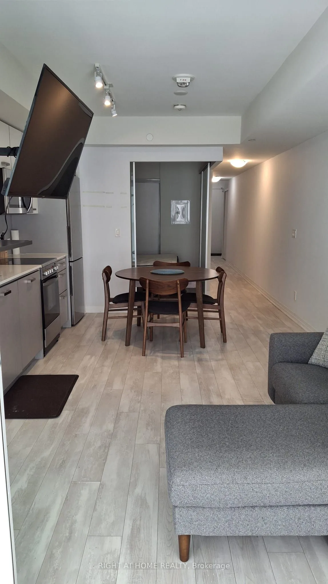 1630 Queen Street E, Unit 211 — photo 3