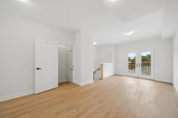 11 Marret Lane — photo 2