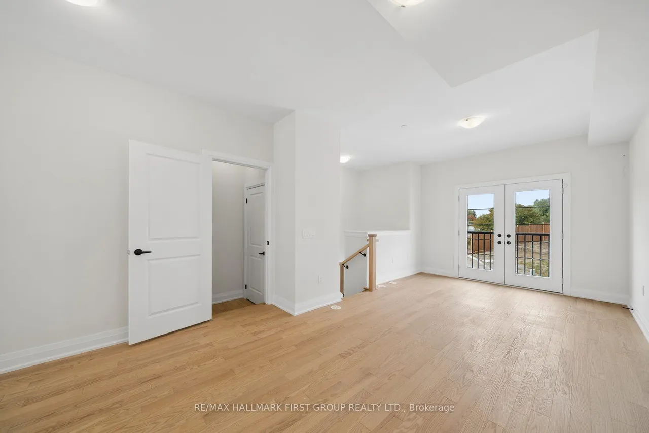 11 Marret Lane — photo 2