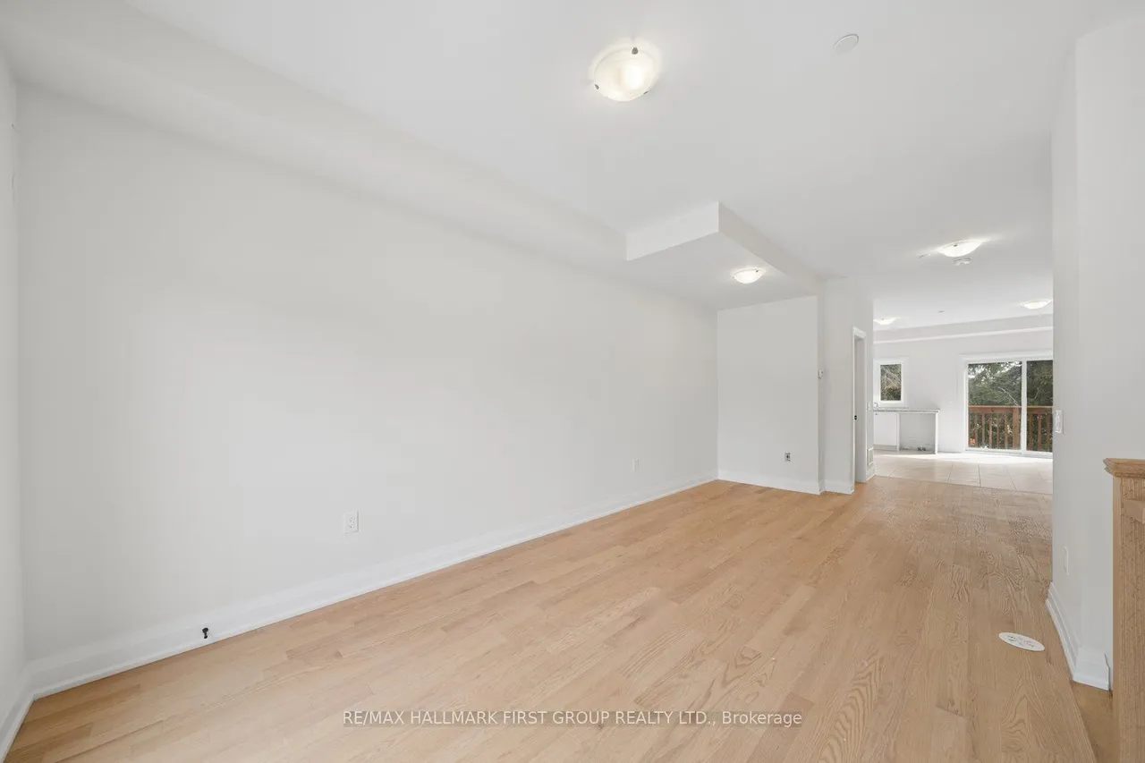 11 Marret Lane — photo 3