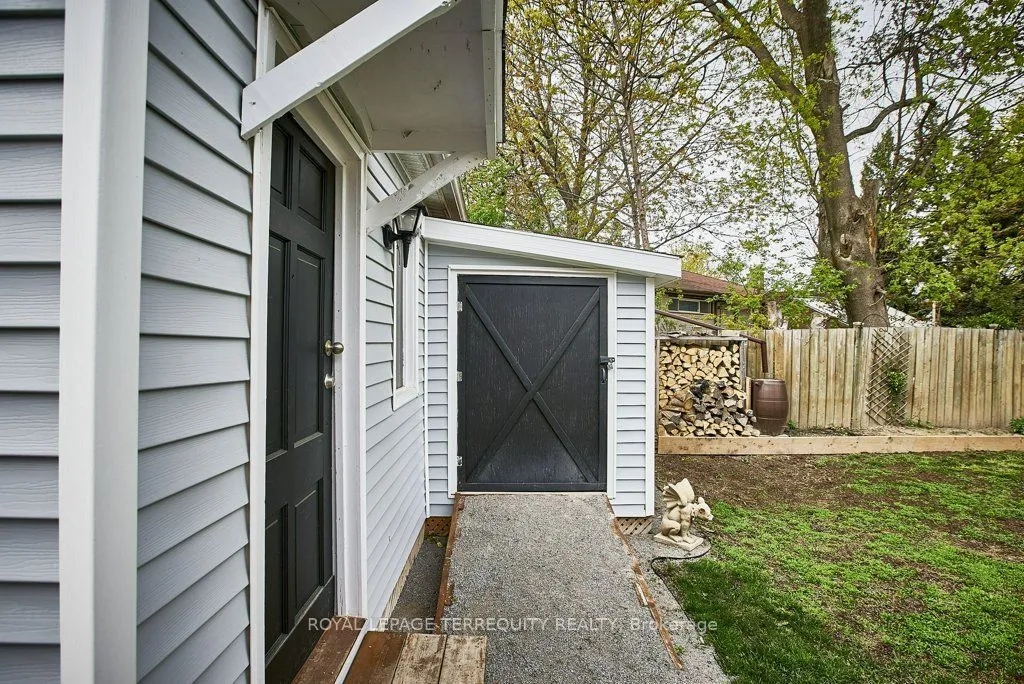 304 Palmerston Avenue, Unit Lower — photo 18