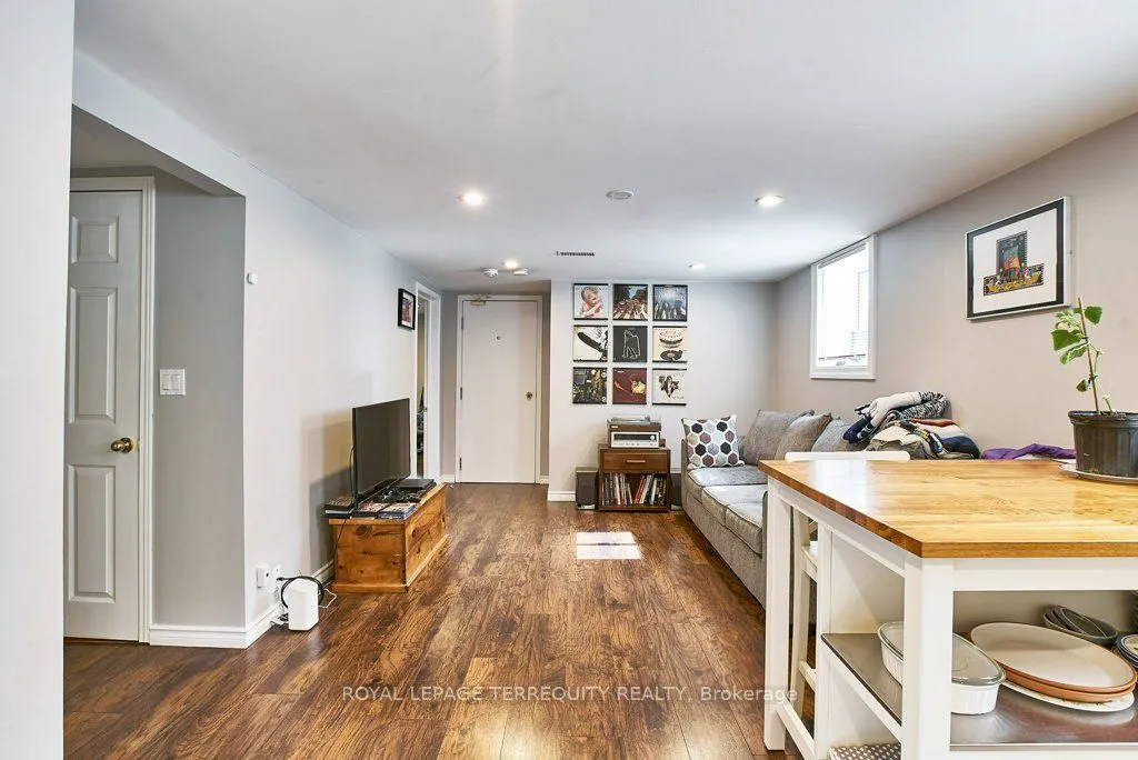 304 Palmerston Avenue, Unit Lower — photo 3