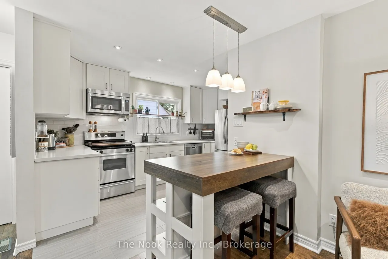 120 Admiral Road — photo 3