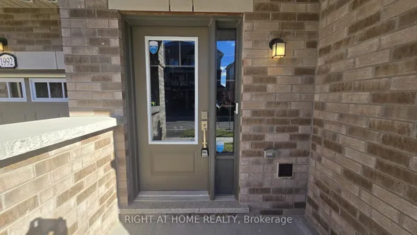 1992 Cameron Lott Crescent — photo 2