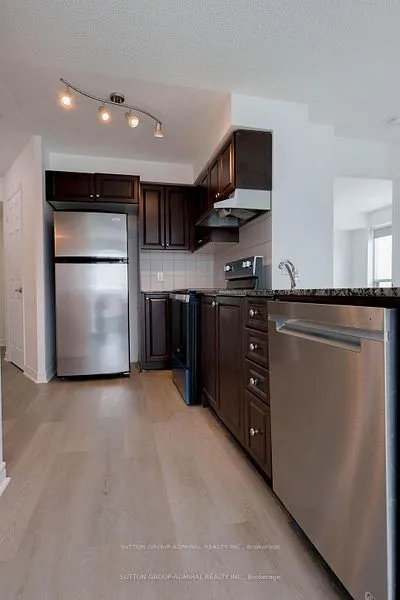 60 Fairfax Crescent, Unit 409 — photo 3