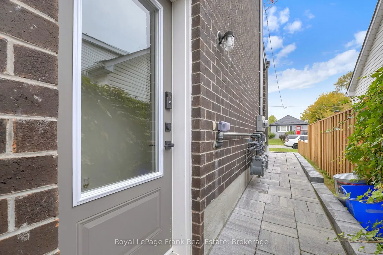 321 Anderson Avenue — photo 3