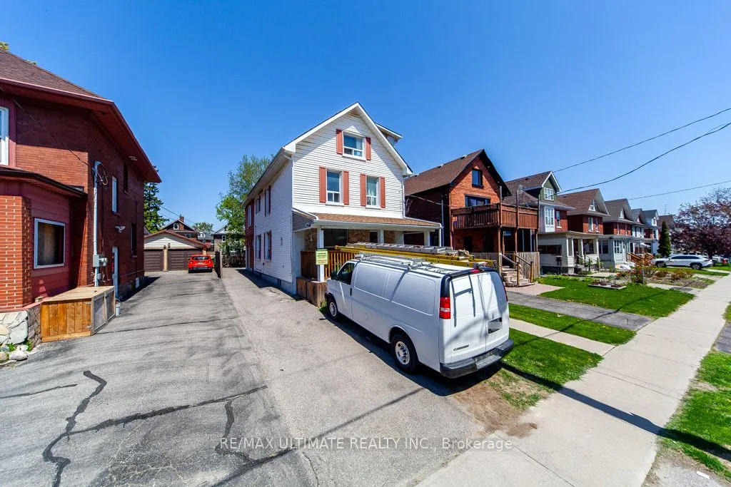 128 Elgin Street E