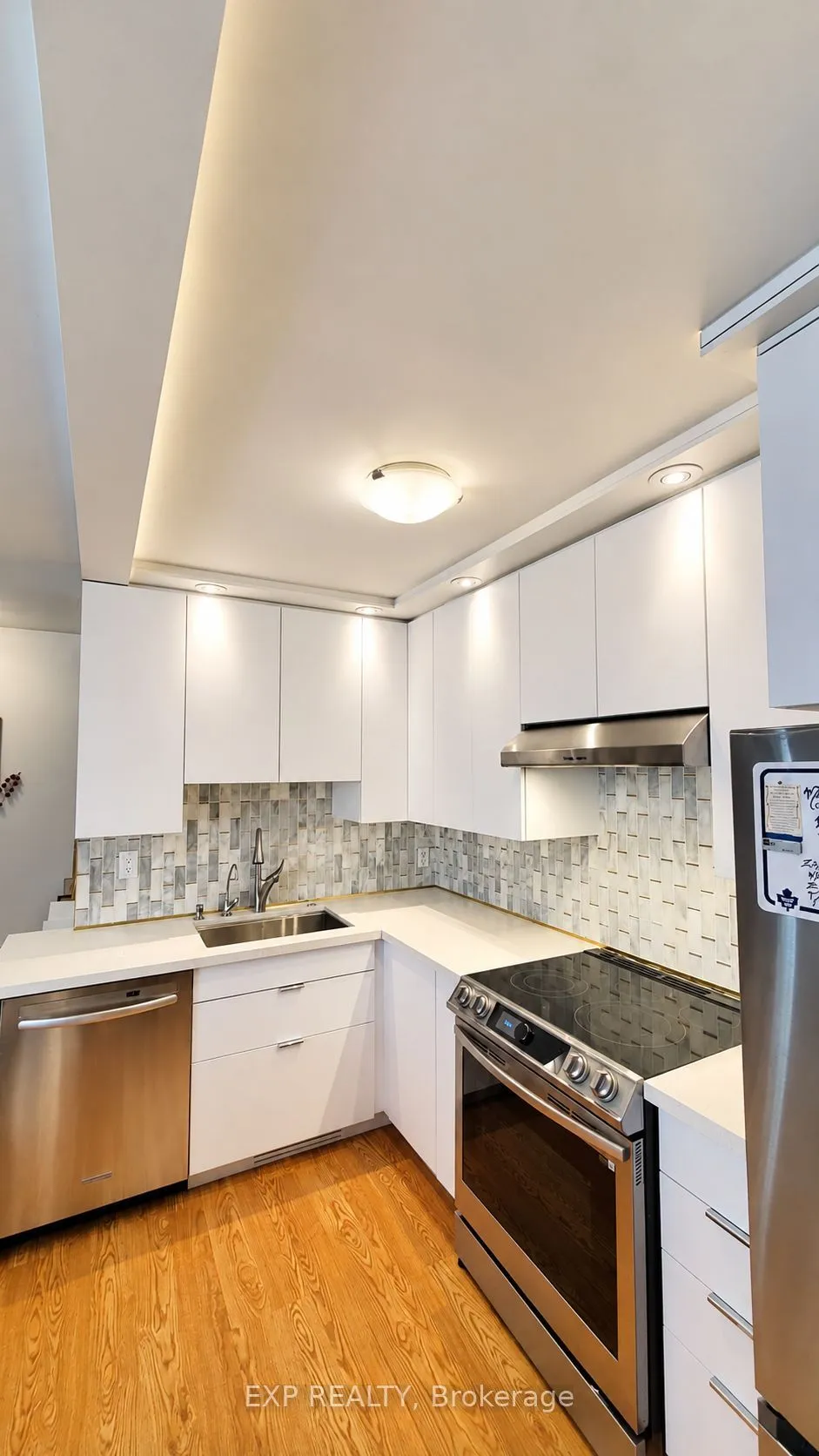 736 Kingston Road, Unit 5 — photo 2