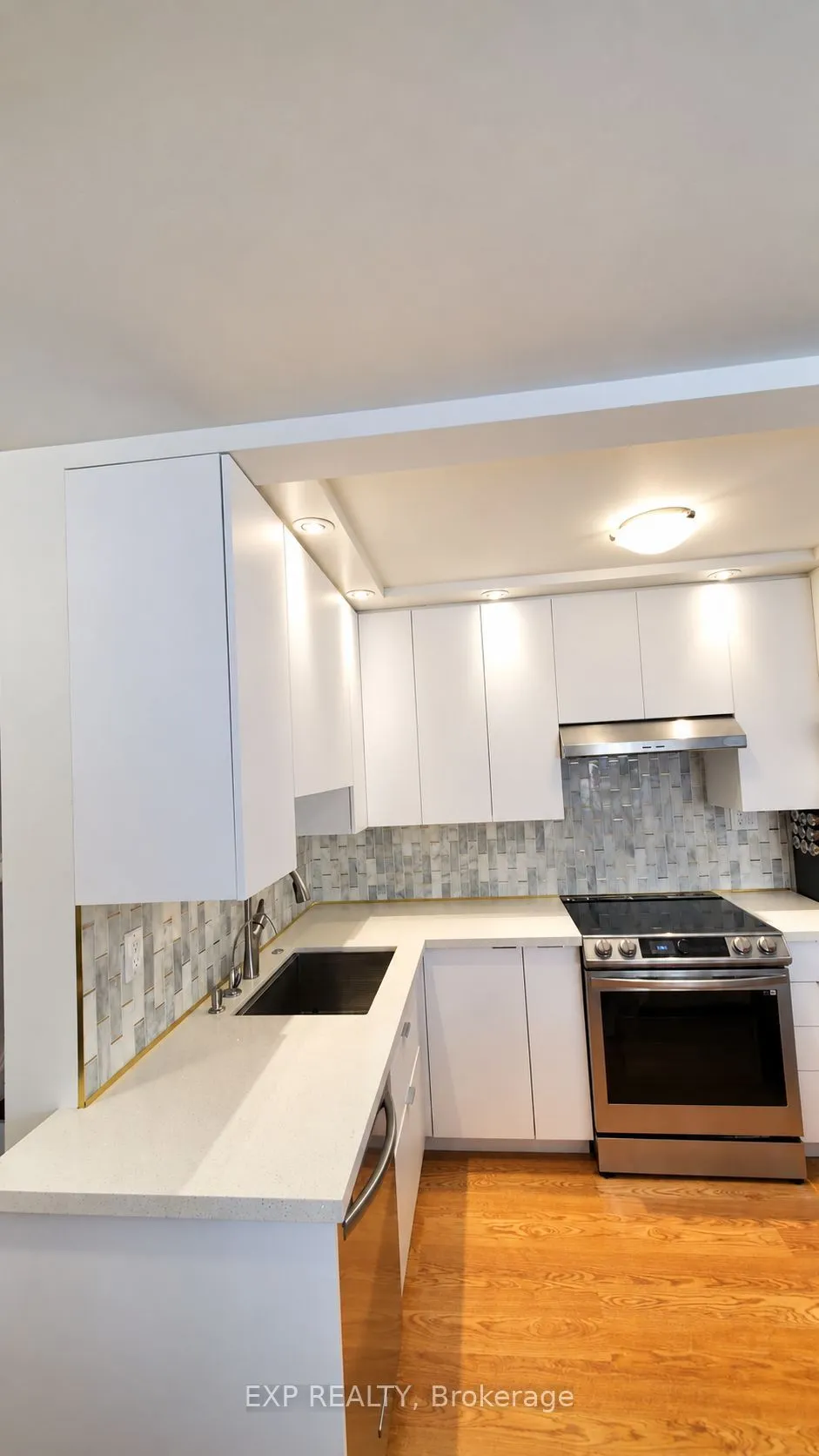 736 Kingston Road, Unit 5 — photo 3