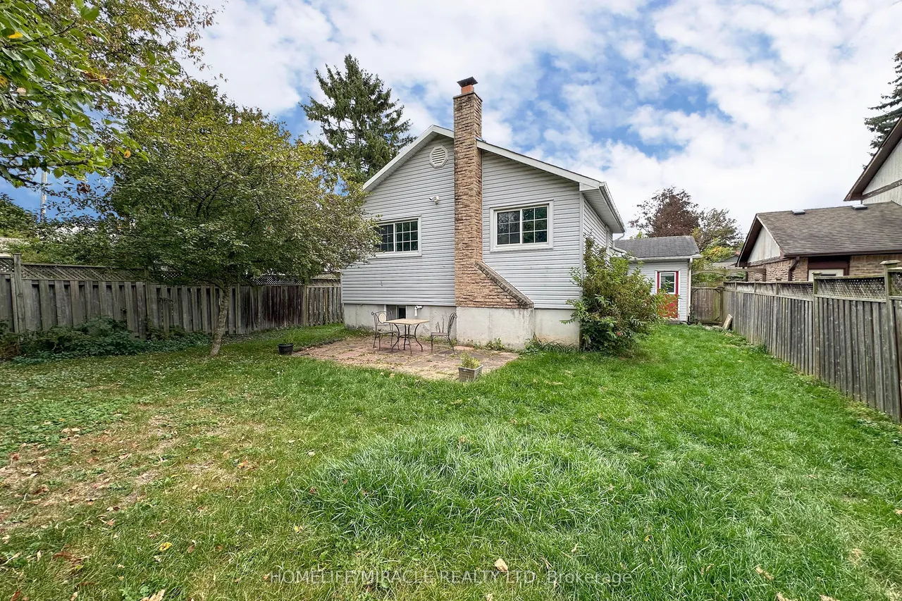 14 Pilkington Crescent N — photo 21