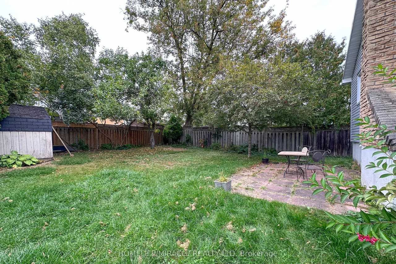 14 Pilkington Crescent N — photo 22