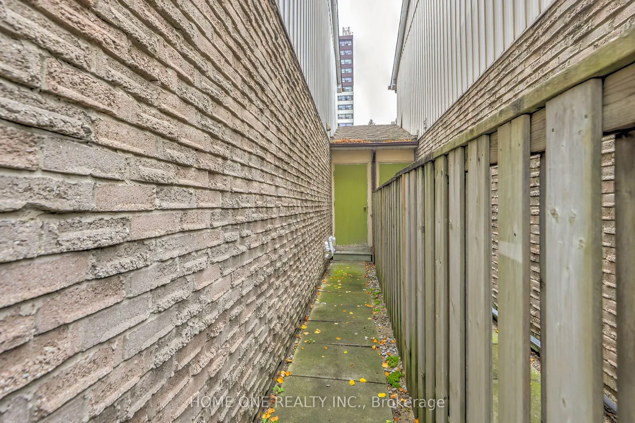 44 Chester Le Boulevard, Unit 39 — photo 48