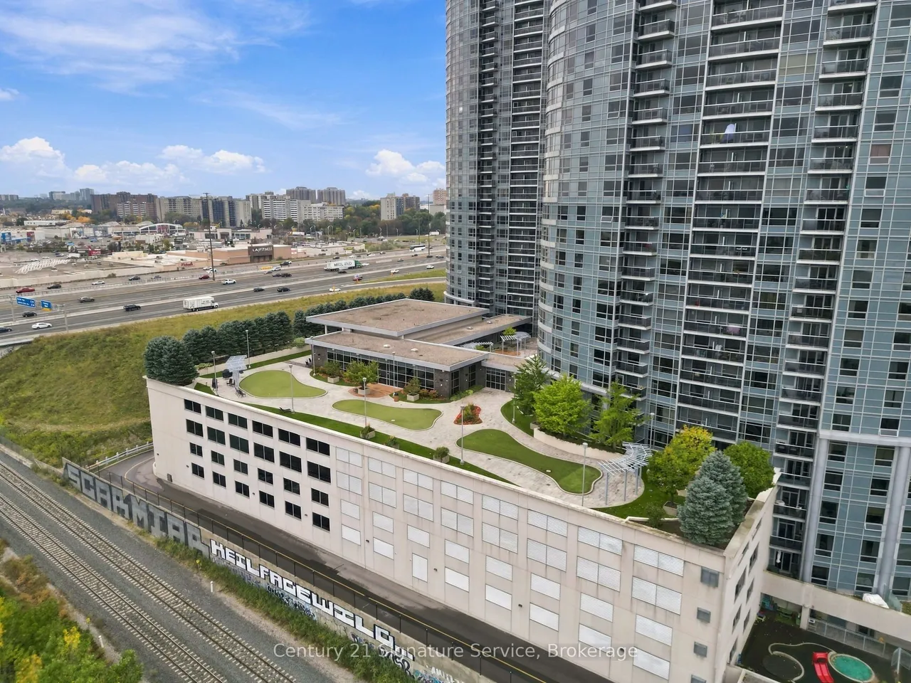 135 Village Green Square, Unit 1822 — photo 38