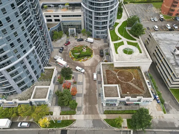 135 Village Green Square, Unit 1822 — photo 2