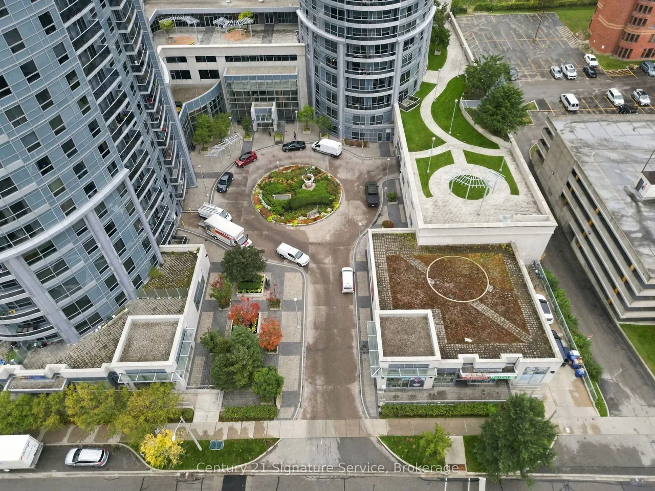 135 Village Green Square, Unit 1822 — photo 2
