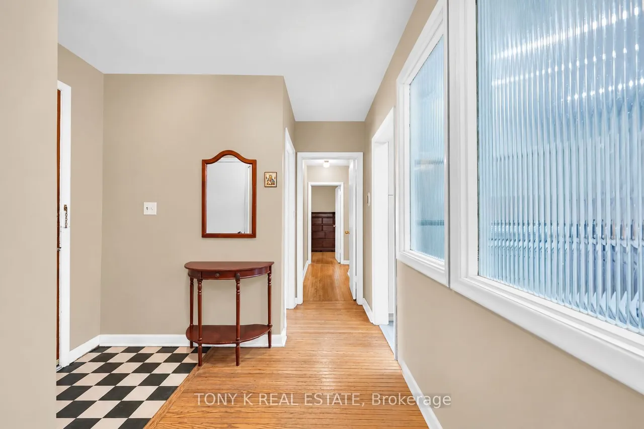 102 Haileybury Drive — photo 2