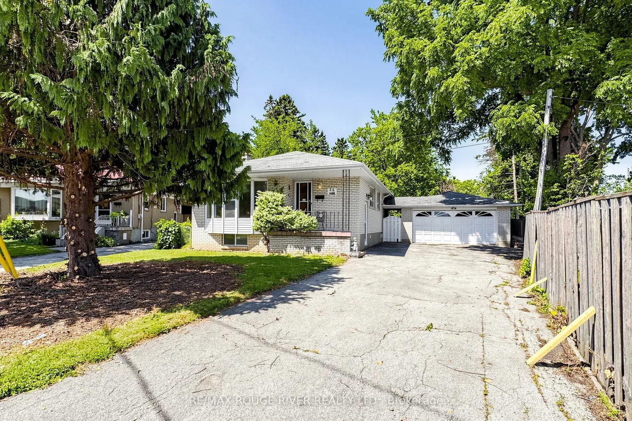 38 Lombardy Crescent — photo 2