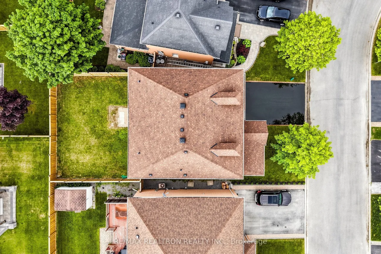 58 Bradbury Crescent — photo 40
