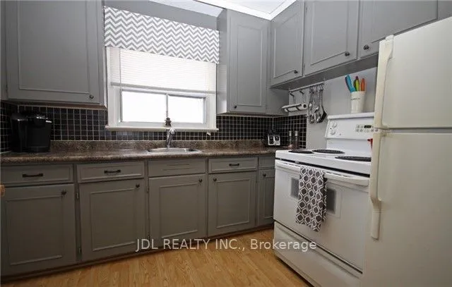 245 Windsor Street — photo 2