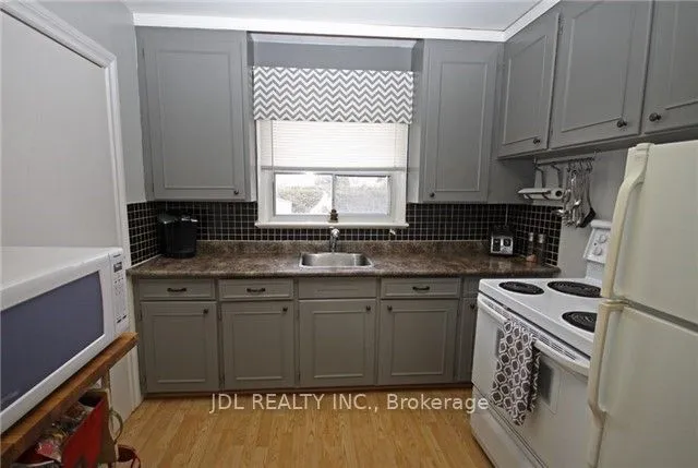 245 Windsor Street — photo 3