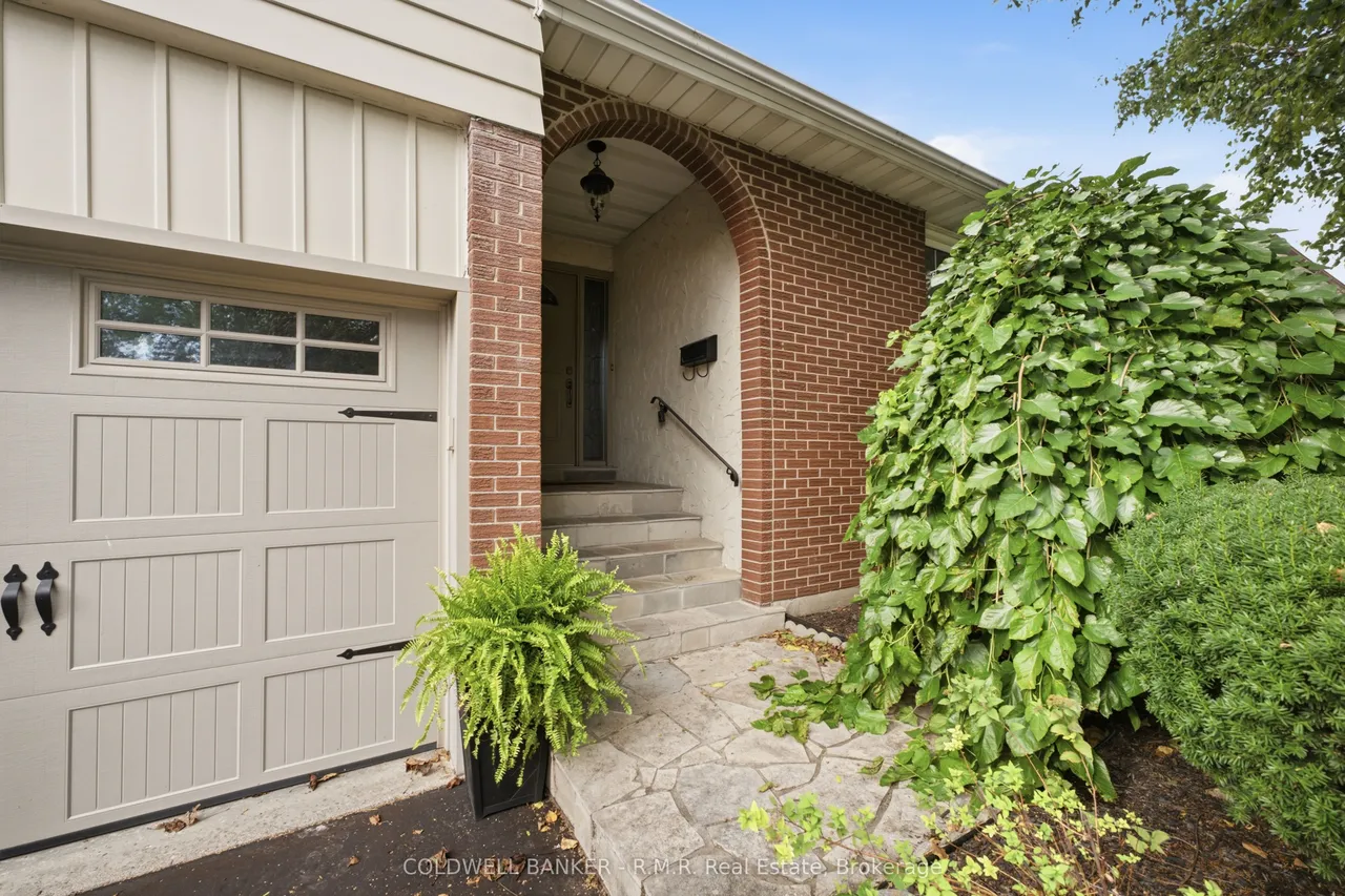 946 Beaufort Court — photo 3