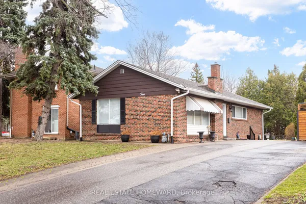 4 Moorecroft Crescent
