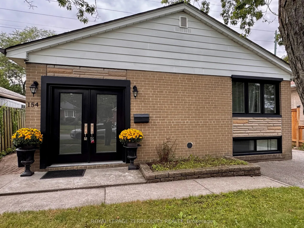 154 Sedgemount Drive — photo 3