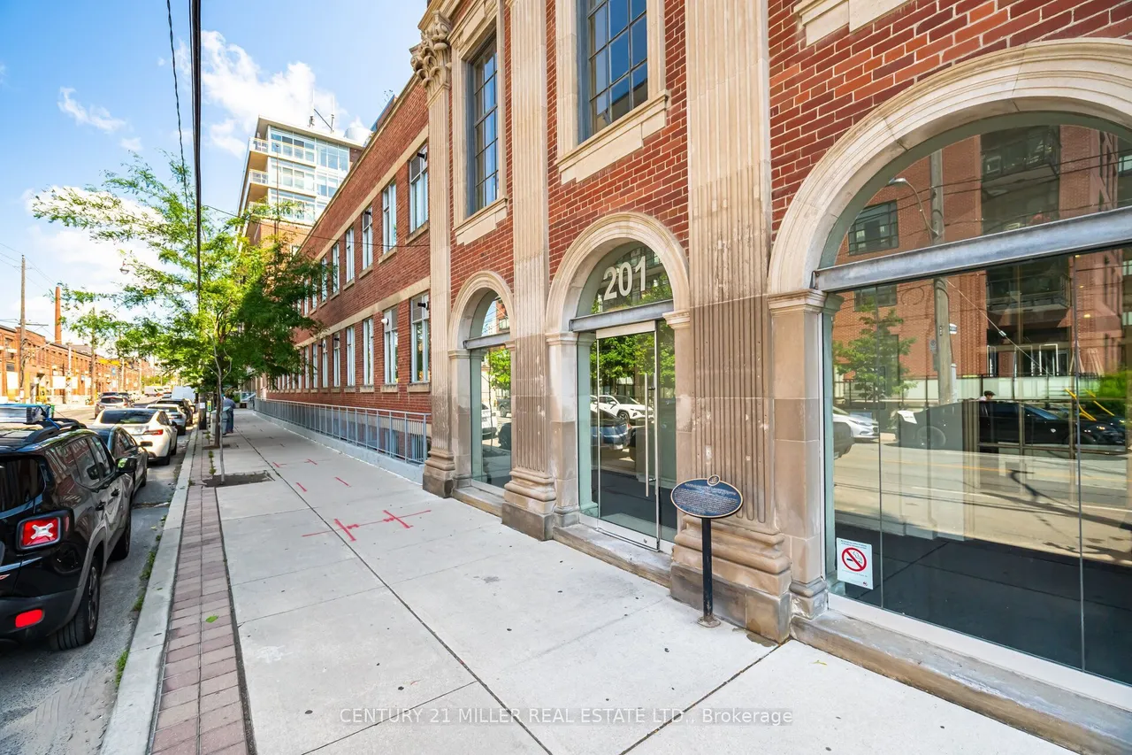 201 Carlaw Avenue, Unit 123 — photo 2