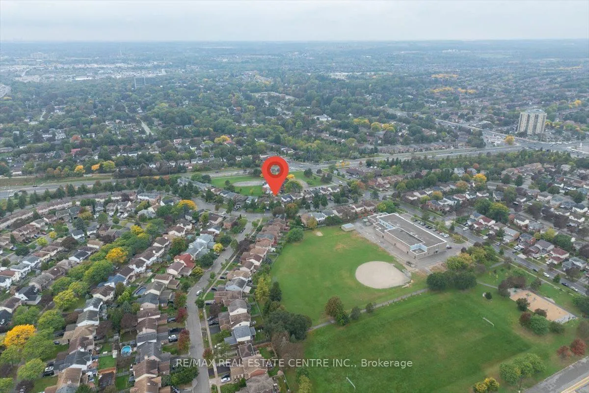 257 Wright Crescent — photo 3