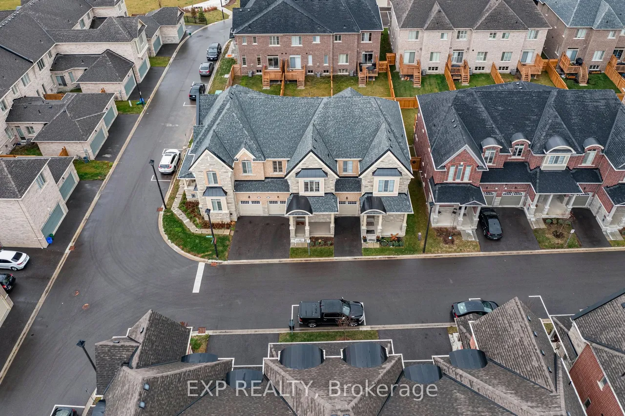 18 Hough Lane — photo 45