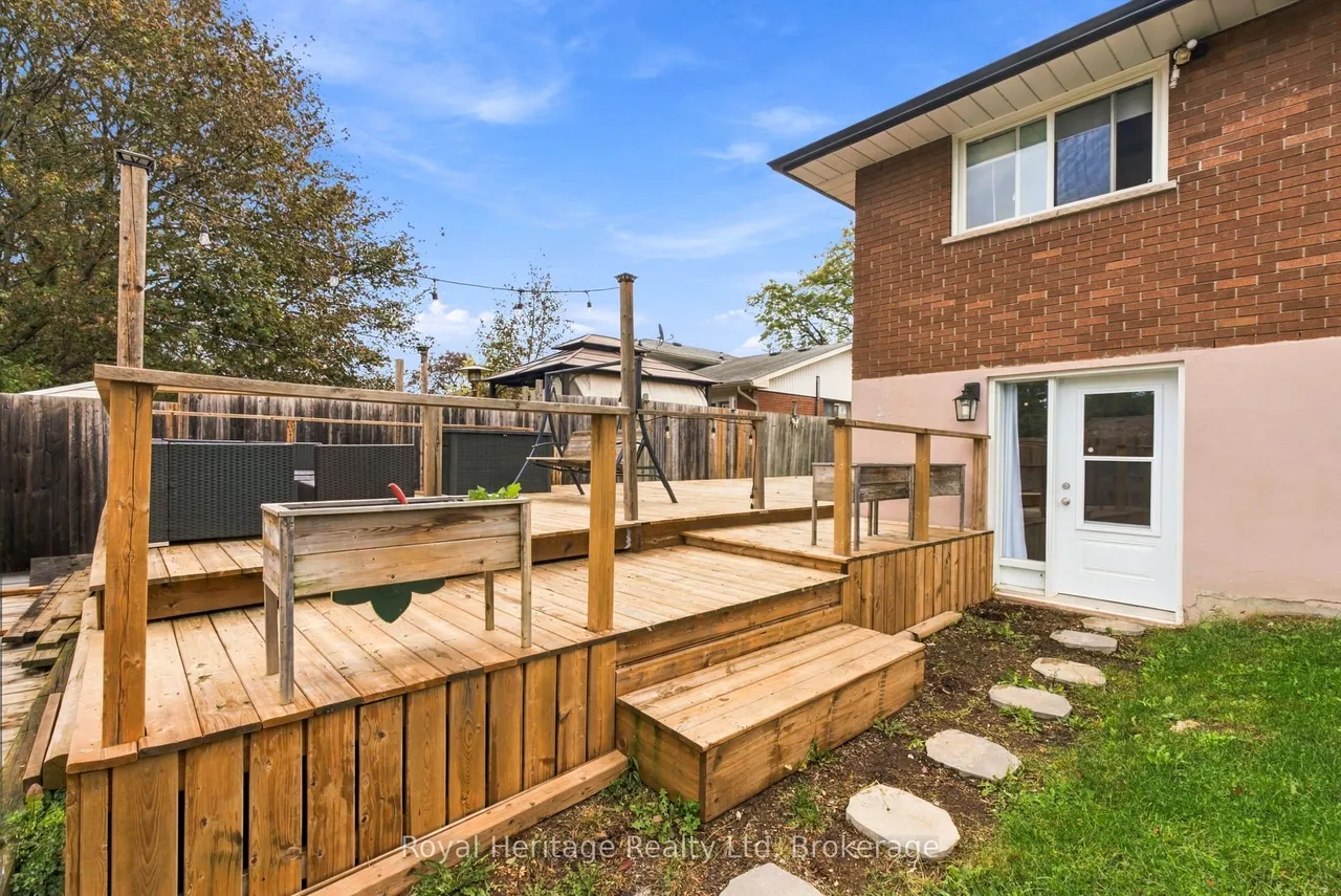 474 Adelaide Avenue E — photo 49
