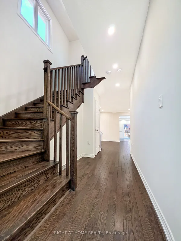 219 Fleetwood Drive — photo 2