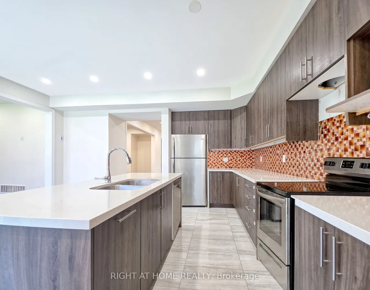 219 Fleetwood Drive — photo 3
