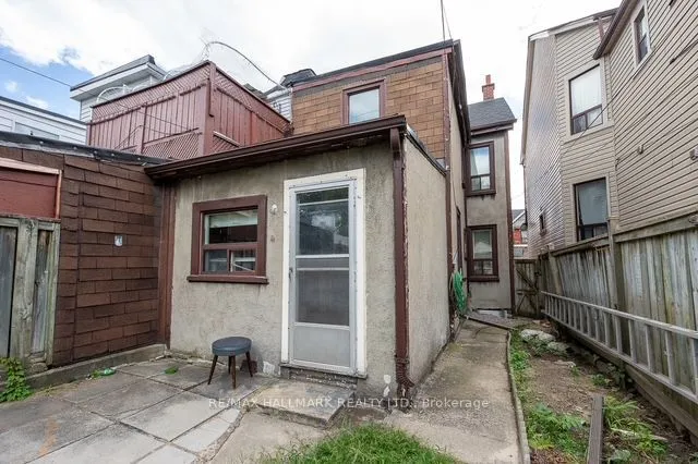 776 Gerrard Street E — photo 27