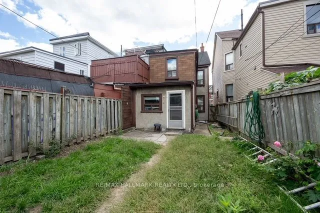 776 Gerrard Street E — photo 26