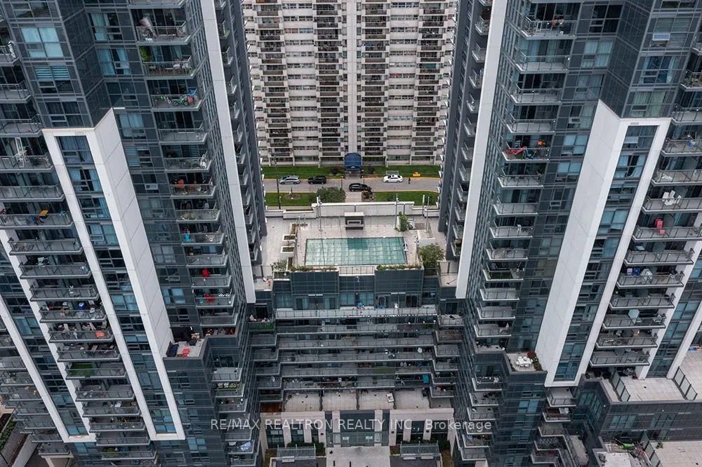 20 Meadowglen Place, Unit 322 — photo 41