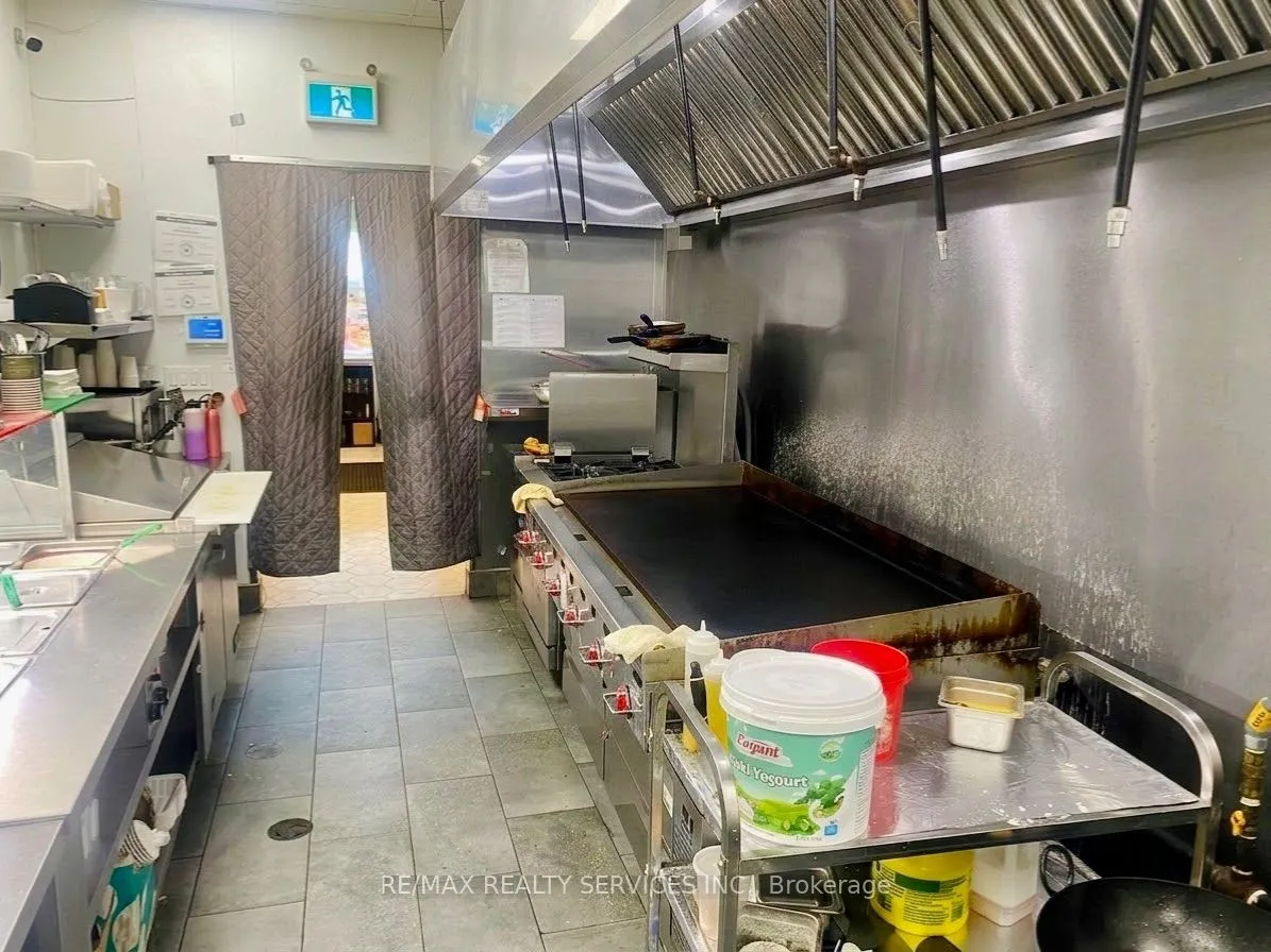 1414 King Street E, Unit 17 — photo 8