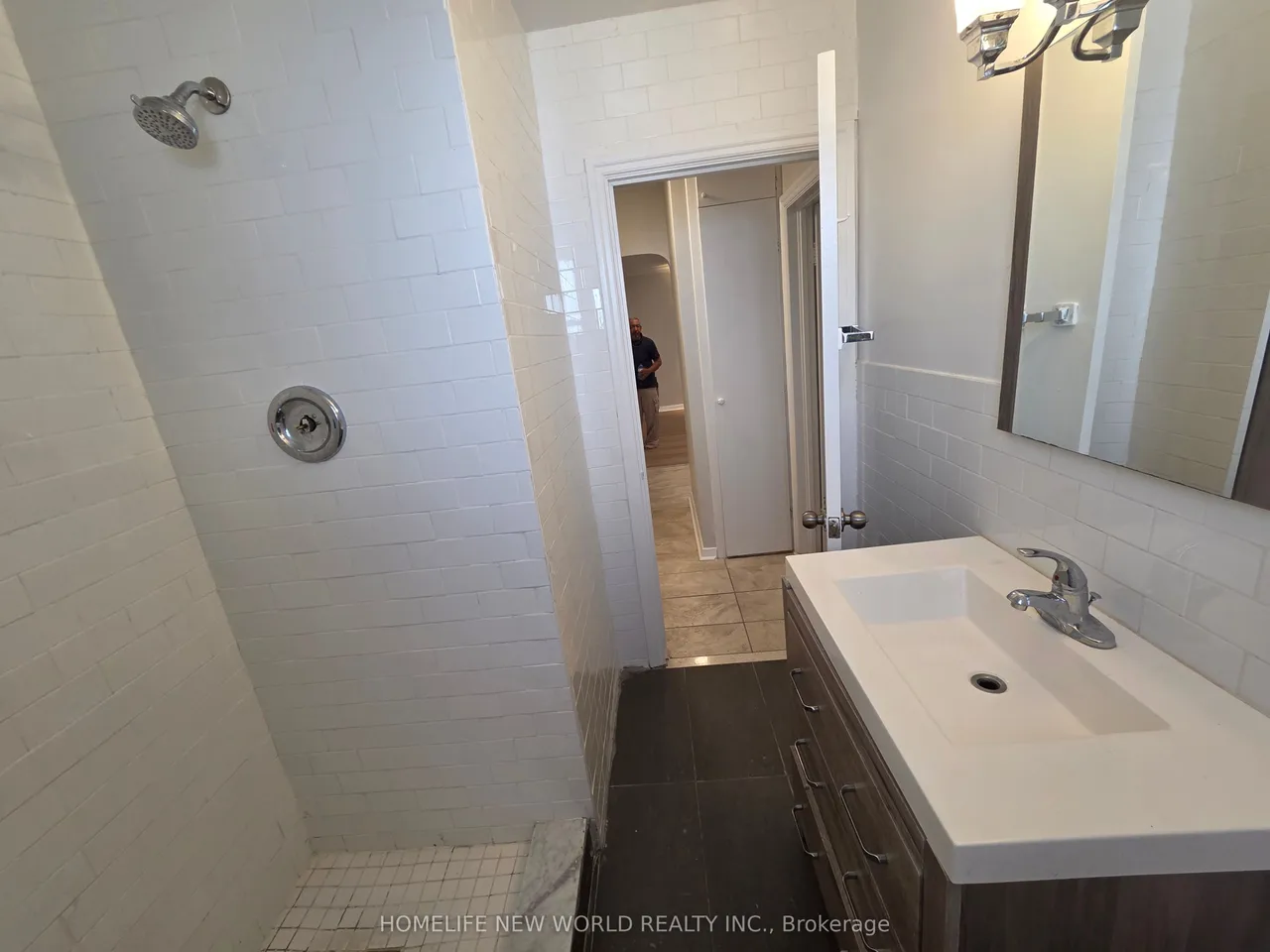 544 Mary Street E — photo 12