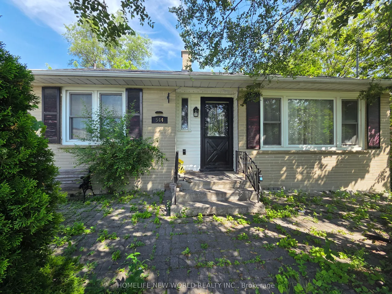 544 Mary Street E