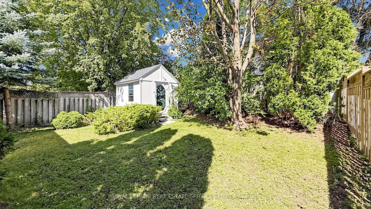 816 Beatrice Street E — photo 26