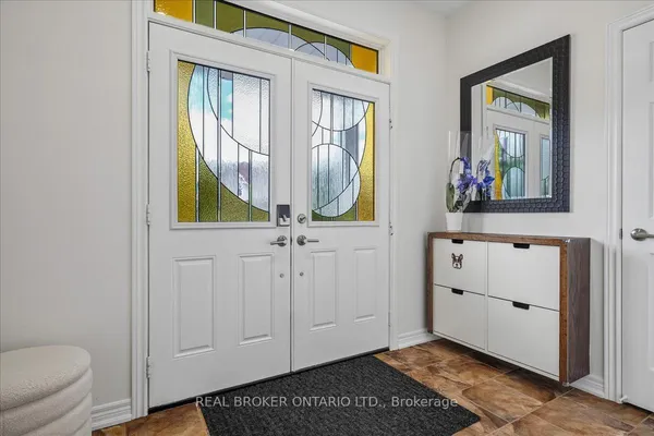 90 Erskine Drive — photo 2