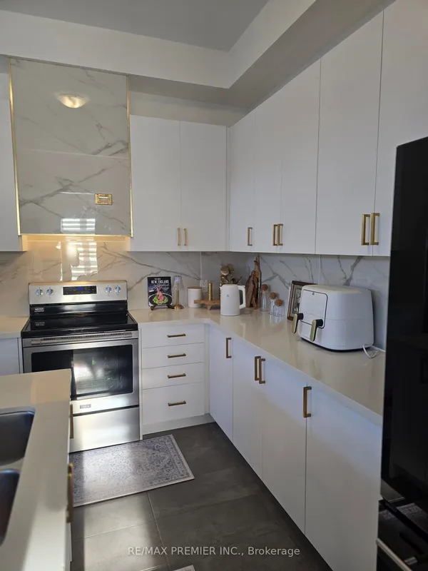 106 Ed Ewert Avenue — photo 2